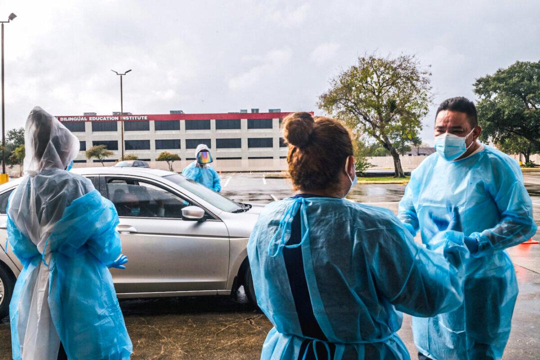 Health Care Worker Vaccine Mandate in Effect Nationwide After Court Dismisses Texas Lawsuit