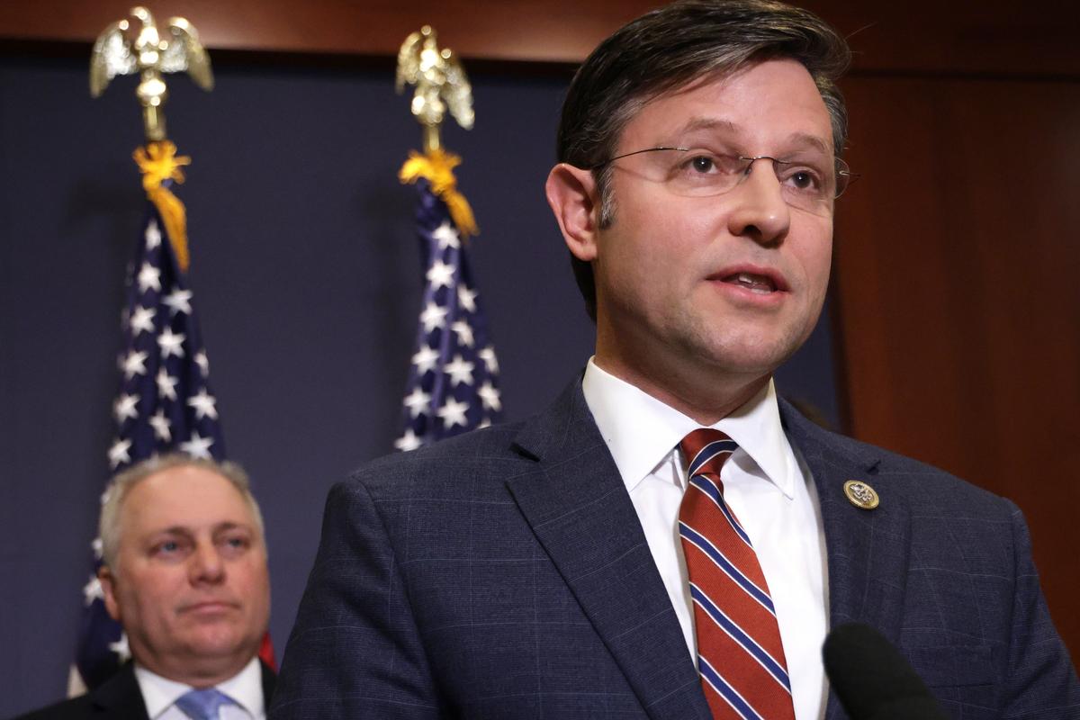 GOP Bill to Ban Federally Funded Drag Shows, Sexually Explicit Material for Children