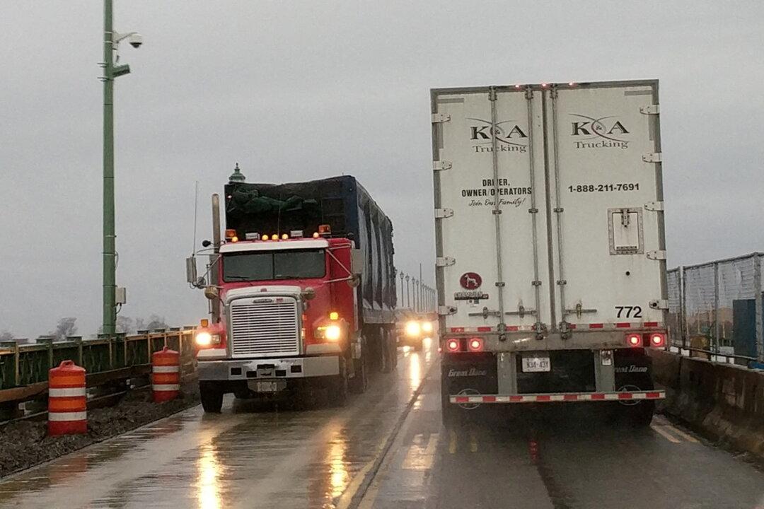 Kenney Wants to Pause Truckers’ COVID Vaccine Mandate