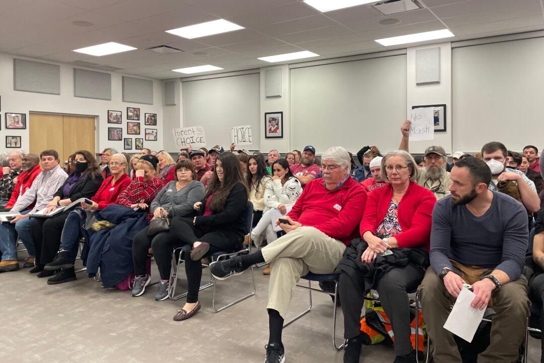School Mask Mandate U-Turns in Conservative Virginia County Highlight Controversy