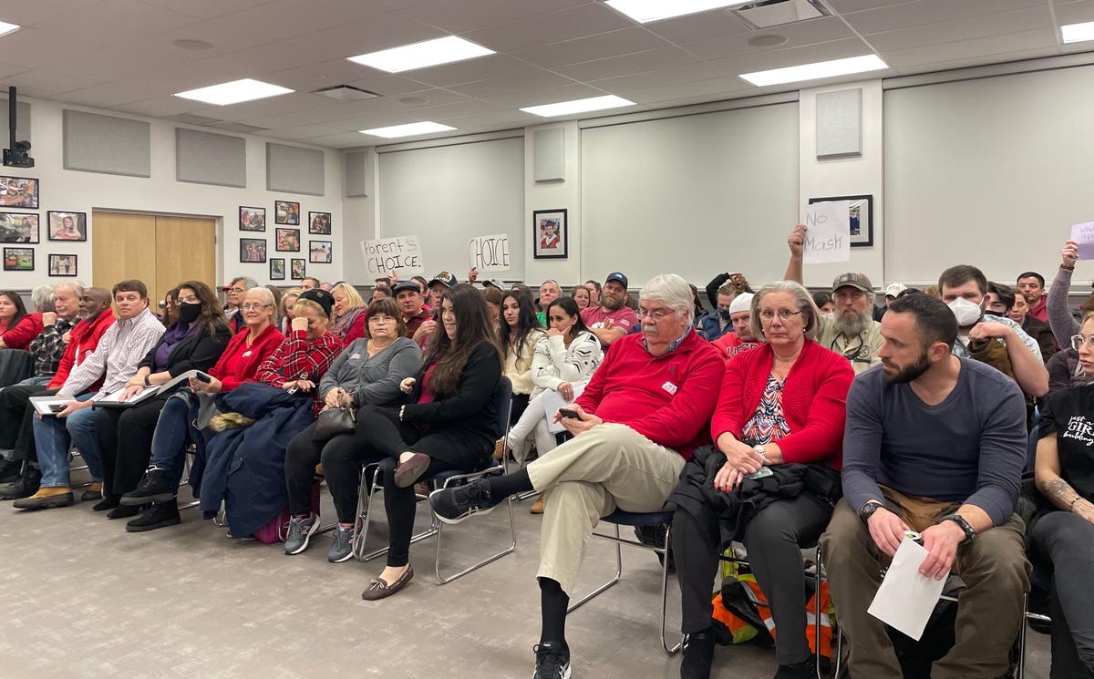 School Mask Mandate U-Turns in Conservative Virginia County Highlight Controversy
