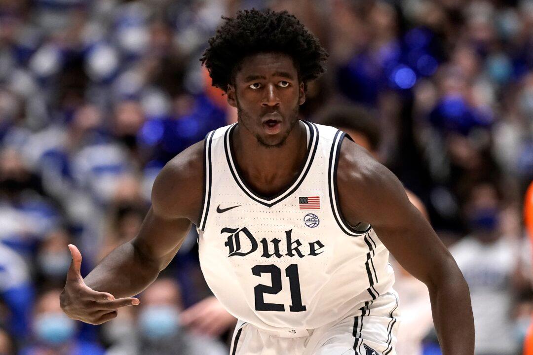 Griffin Hits 5 3S, No. 6 Duke Beats Syracuse 79–59