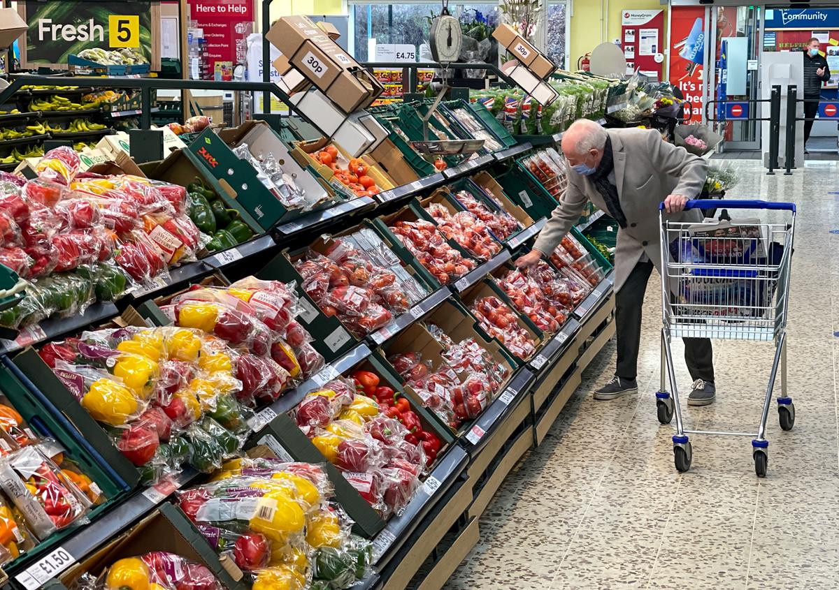 Soaring Food Prices Drive UK Inflation Back to 40-Year High