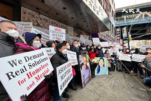 Chinese in New York Mourn the Death of Subway Push Victim
