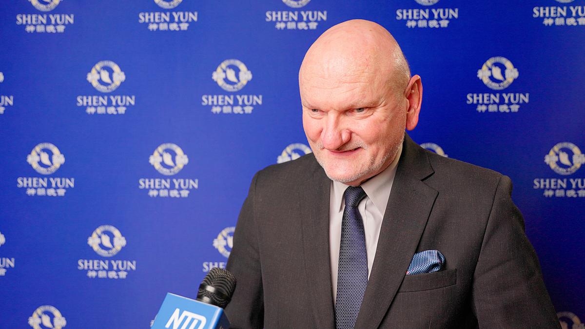 Torun Mayor Watches Shen Yun With Admiration and Joy