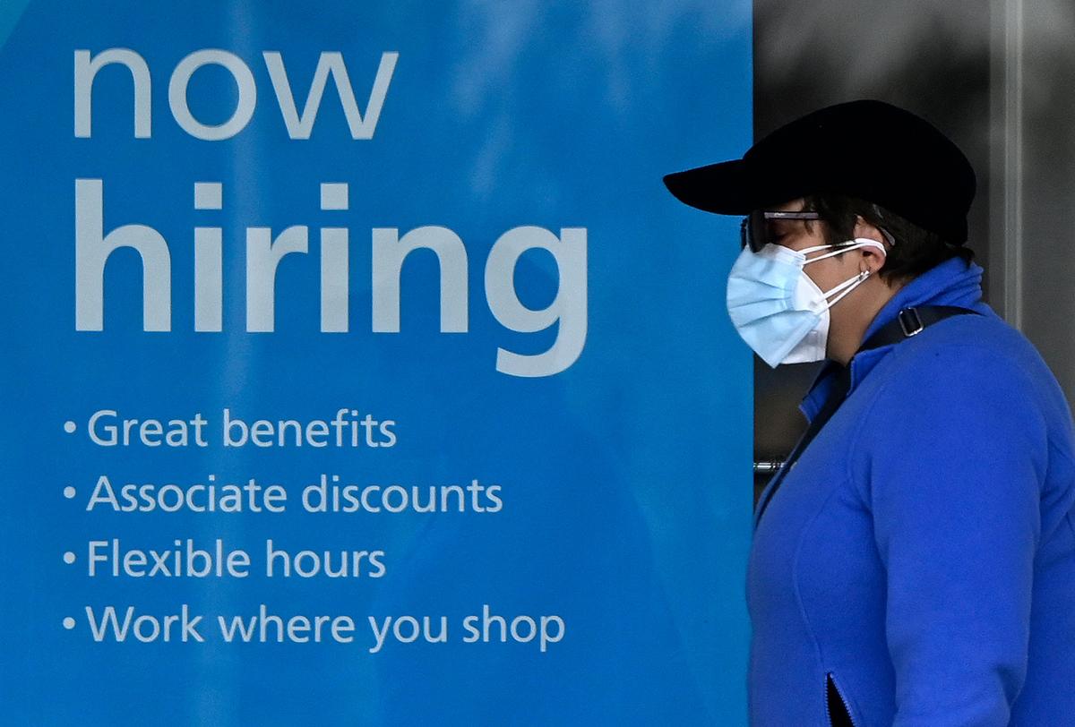 Private Sector Employment Growth Slows Sharply as Small Businesses Shed Jobs: ADP