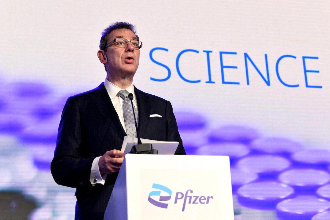 Pfizer CEO Hopes for Annual COVID-19 Vaccine Over More Frequent Boosters
