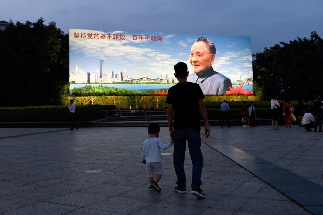 Shenzhen’s Resident Population Falls for First Time Since City’s Founding in 1979