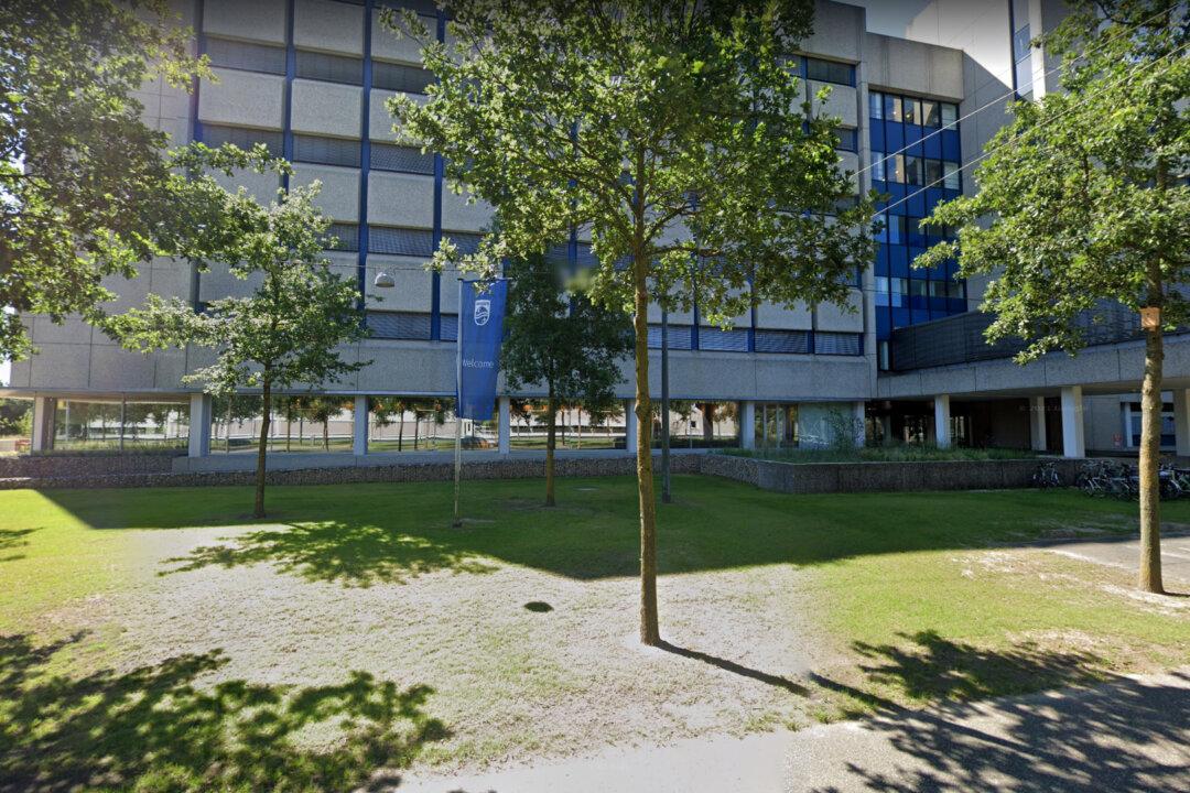 Philips Registers 10 Percent Comparable Sales Decline in Q4