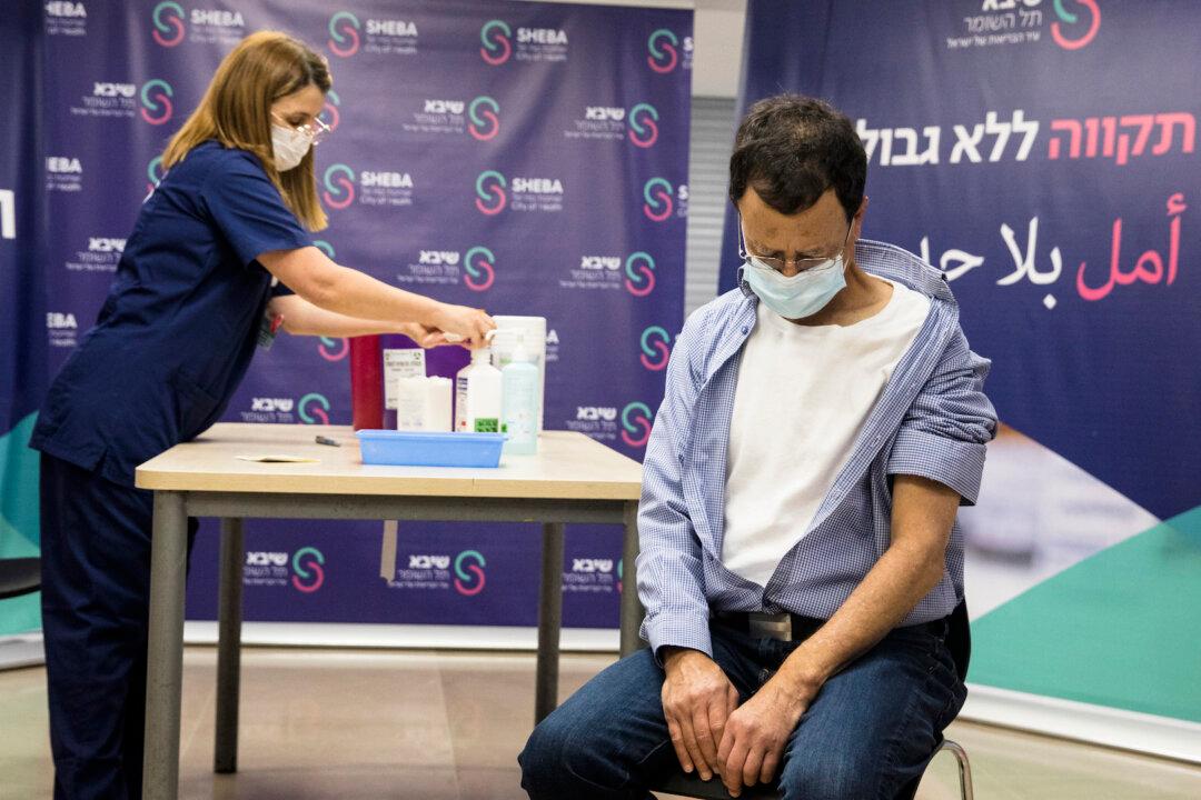 Israeli Panel Recommends 4th COVID-19 Vaccine Dose for All Adults