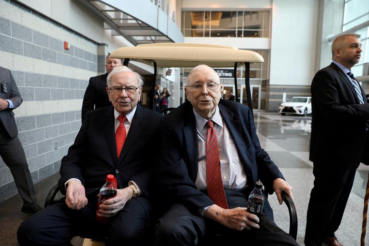 Buffett Business Partner Munger Says Inflation ‘Huge Danger’ and How ‘Democracies Die’