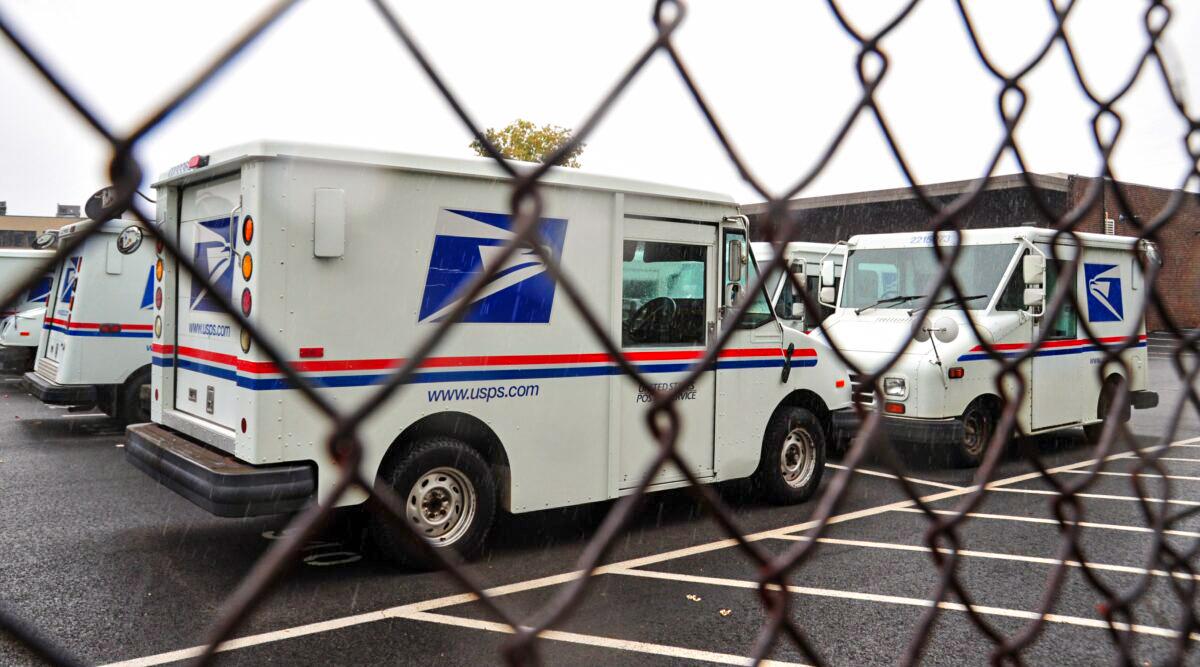 Two Former USPS Workers Charged With Stealing $4 Million in US Treasury Checks