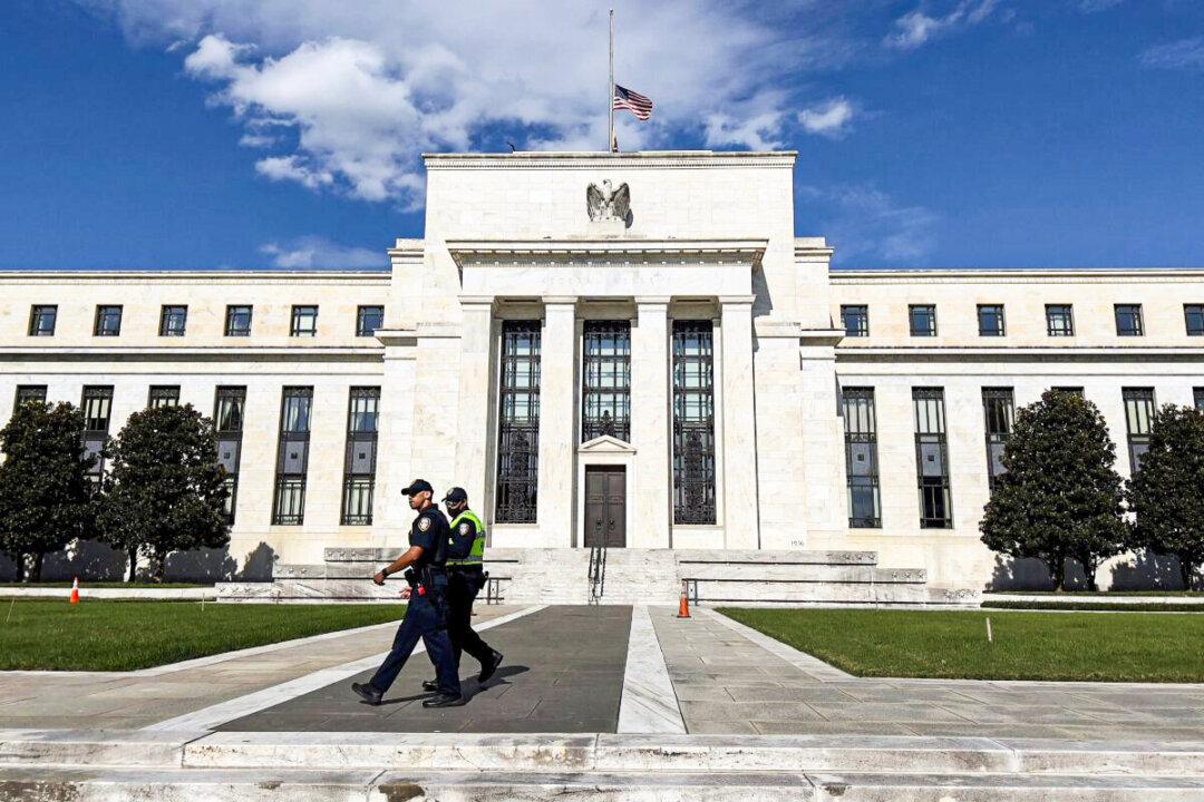 Stimulus Spending Main Cause of Red-Hot Inflation, Not Supply-Side Bottlenecks: Former Fed Official