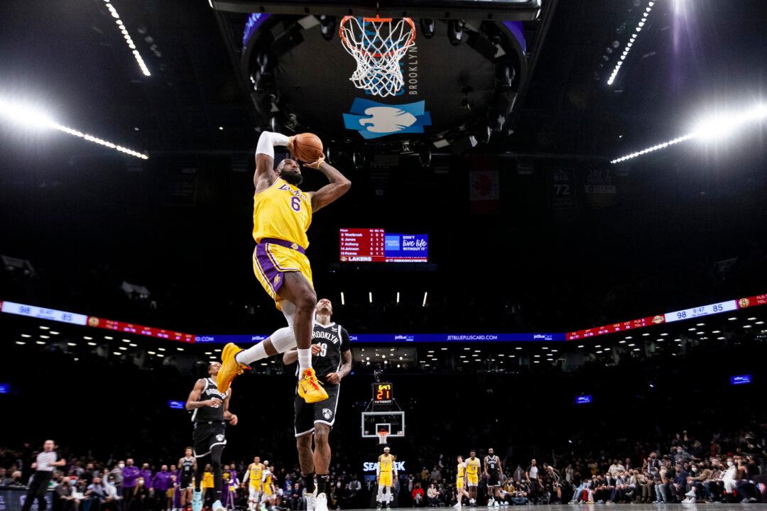 Lakers Defeat Undermanned Nets 106–96 With the Return of AD