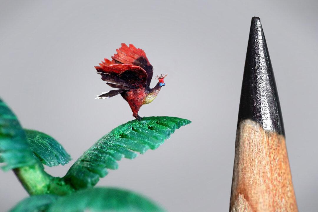 Microsculpture Artist Uses Microscope to Carve Unbelievably Tiny Birds, Beasts, Buildings Smaller Than Pinhead