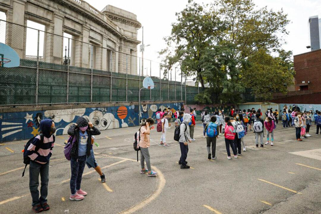 New York Judge Blocks State Mask Mandate, but Education Department Has Other Plans