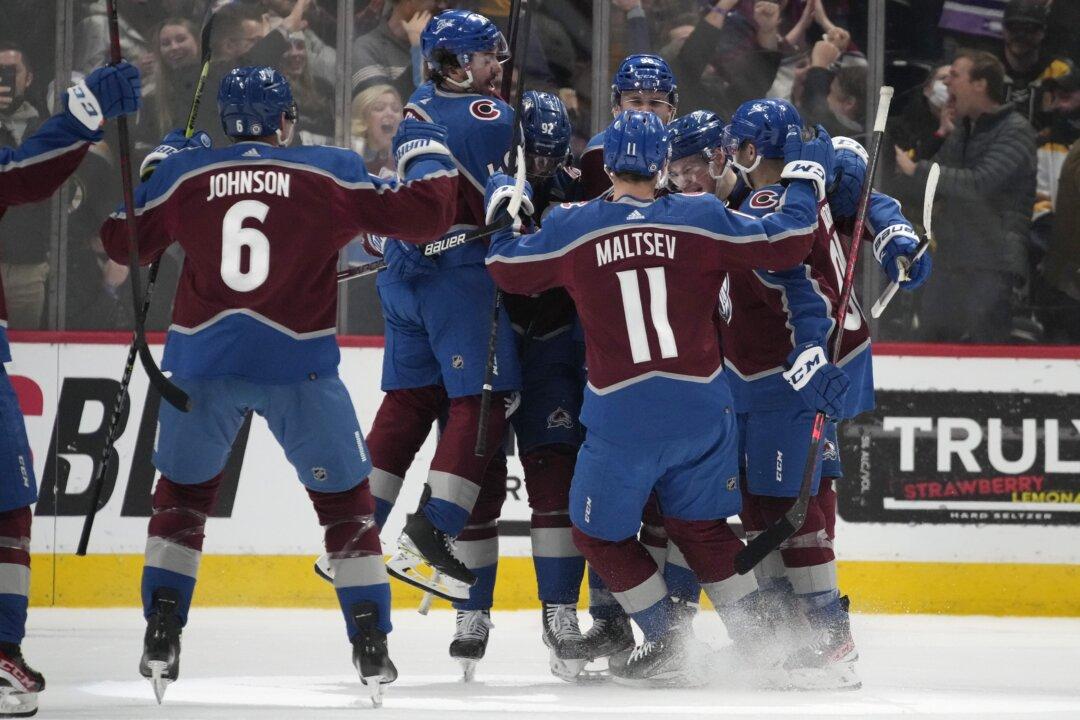 Makar, Avs Rally Past Bruins 4–3 for 17th Straight Home Win