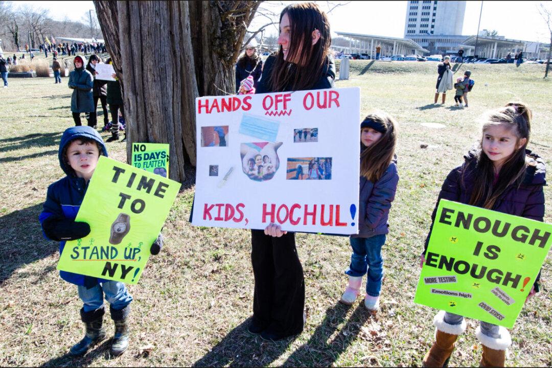‘Unconstitutional Mandates’: New York Parents Protest School Mask Mandates
