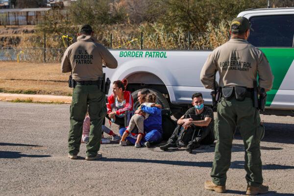 Border Patrol agents apprehend a group of Cubans and Venezuelans that just waded across the Rio Grande from Mexico into Eagle Pass, Texas, on Jan. 25, 2022. (Charlotte Cuthbertson/The Epoch Times)