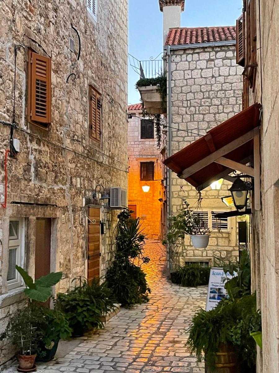 Exploring the streets of Hvar. (Janna Graber)