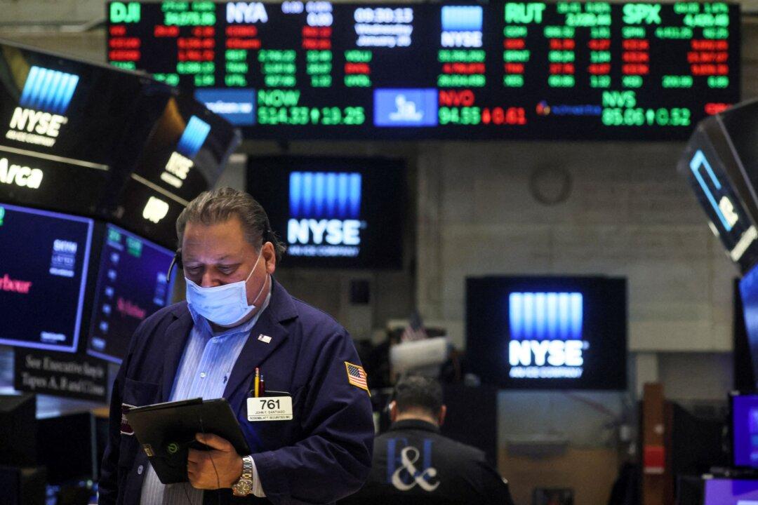 S&P 500, Nasdaq Open Higher After Apple Results, Inflation Data
