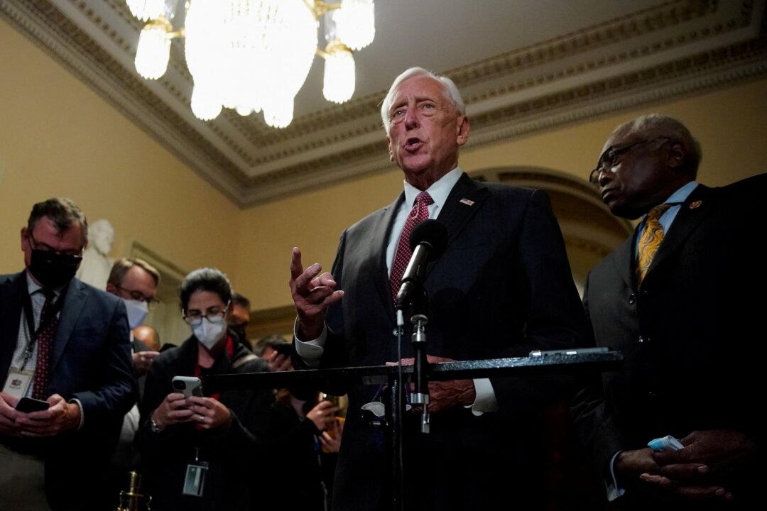 US House to Take Up Bill Next Week on China Competition, Chips Industry