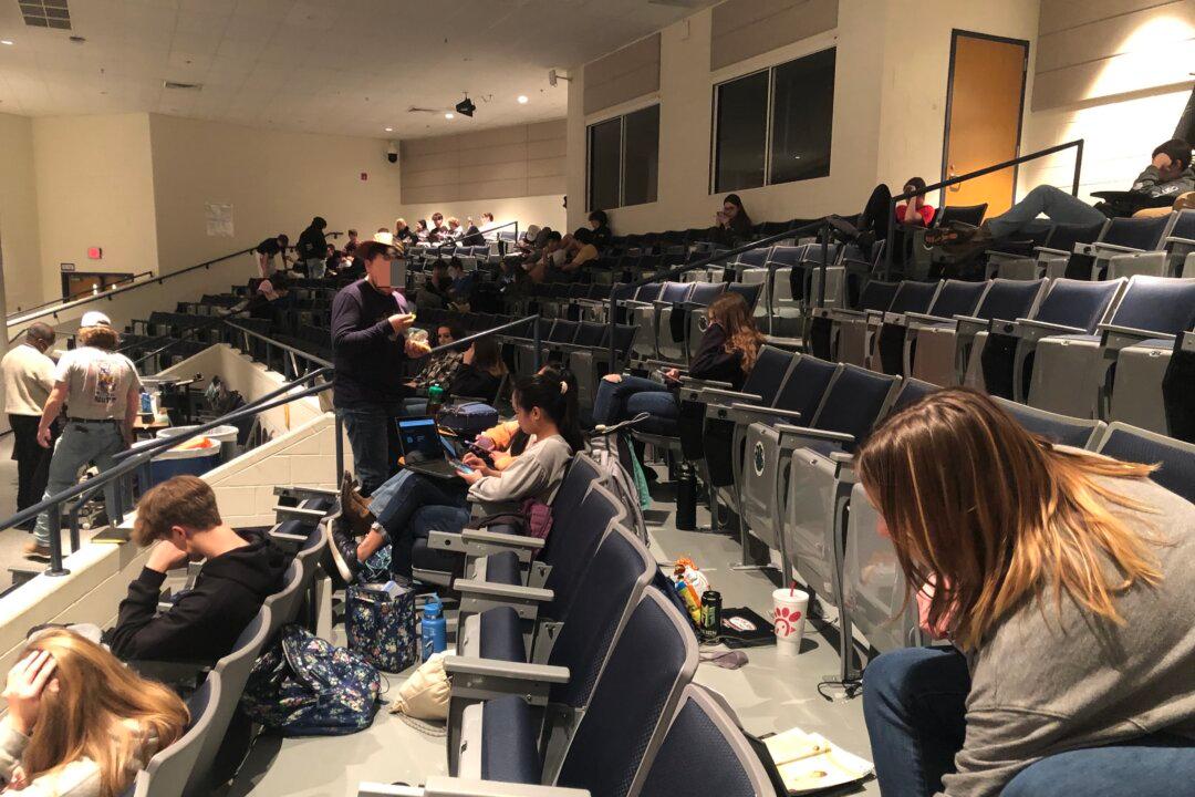 Unmasked Students in Loudoun County Public Schools Face Immediate Suspension