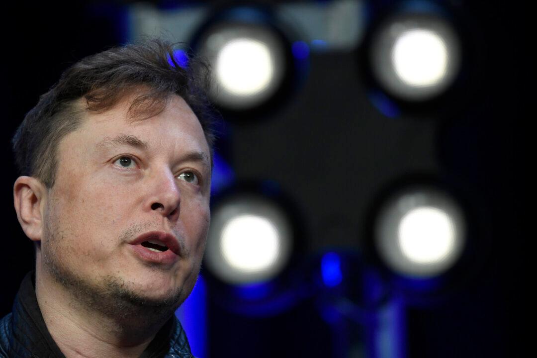 Elon Musk Takes Swipe at Canadian Government, Supports Truck Convoy