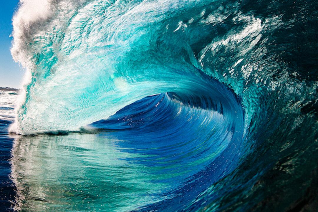 Photographer’s Sublime Shots of Breaking Waves Depict His Faith After Epiphany at Sea