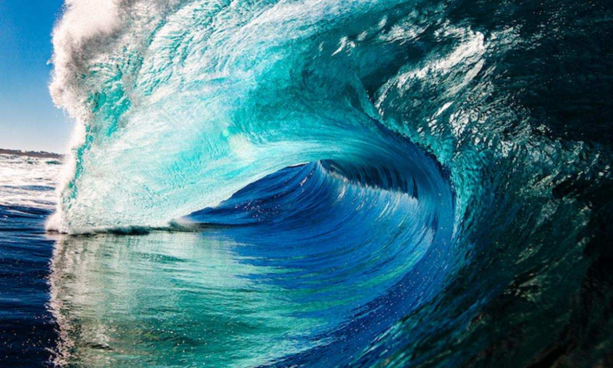 Photographer’s Sublime Shots of Breaking Waves Depict His Faith After Epiphany at Sea