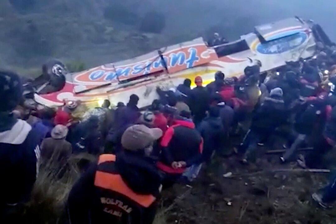 11 Killed in Bus Accident in Central Bolivia
