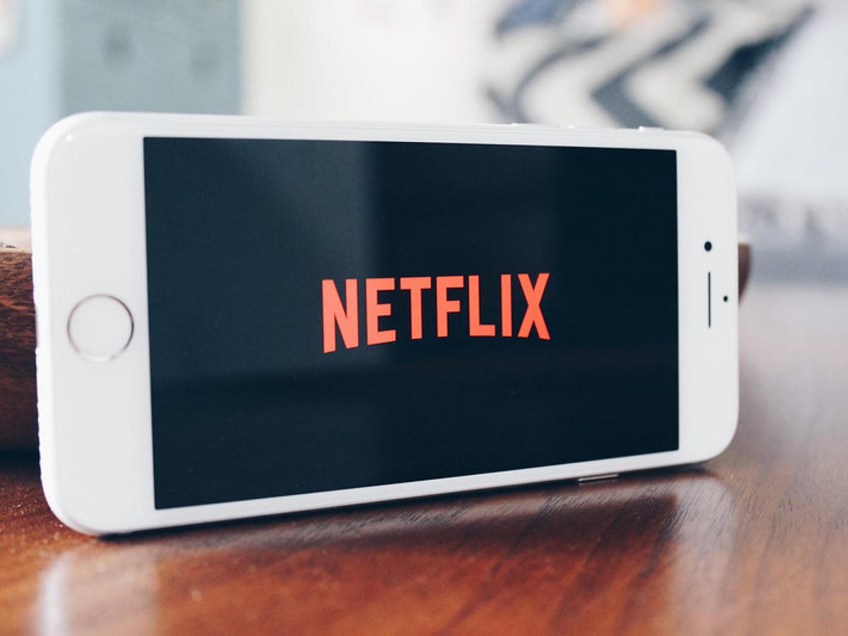 Co-CEO Reed Hastings Buys $20 Million of Netflix Shares Amid Stock Collapse
