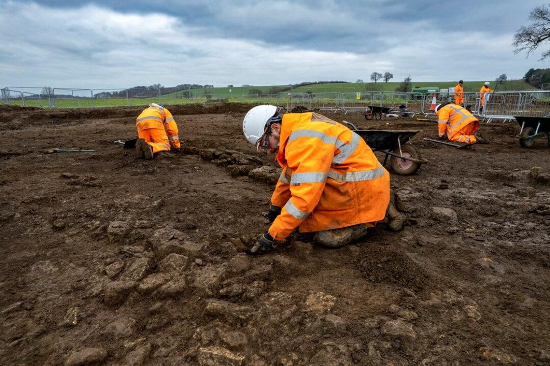 Archaeologists Uncover Roman Trading Town on England’s HS2 Route