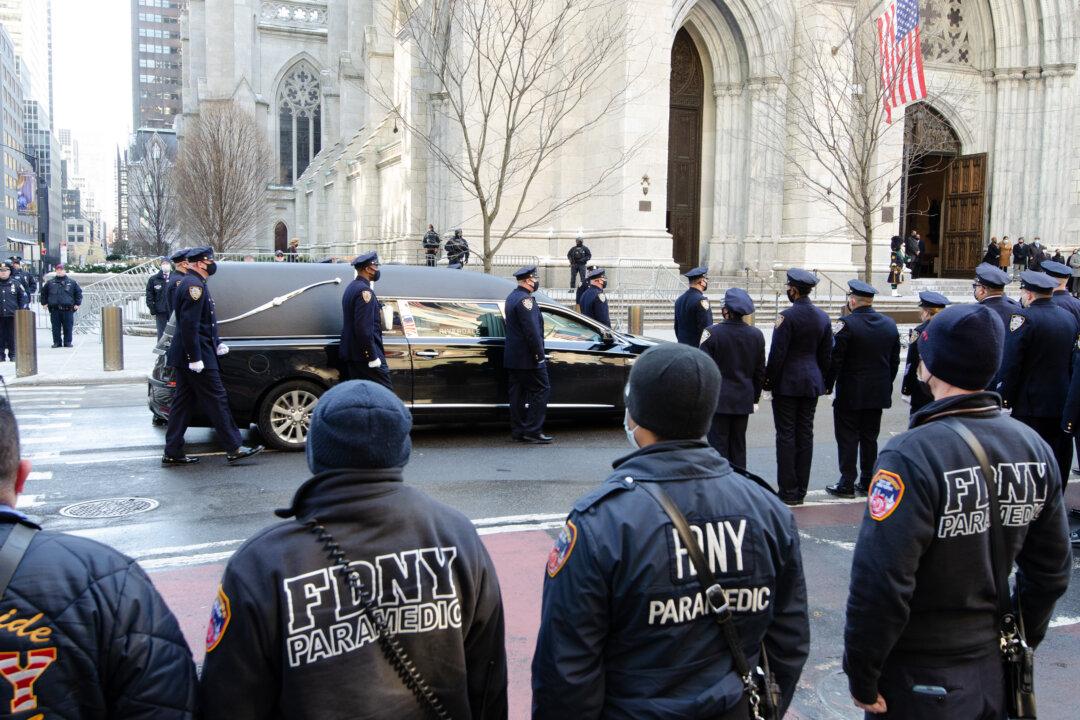 Wake Held in St Patrick’s for Second of Two Slain NYPD Officers