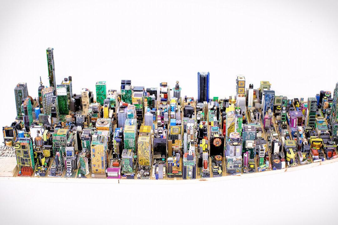 A Young Man Spends 3 Months Building Stunning Scale Model of Manhattan From Circuit Boards and Other E-waste