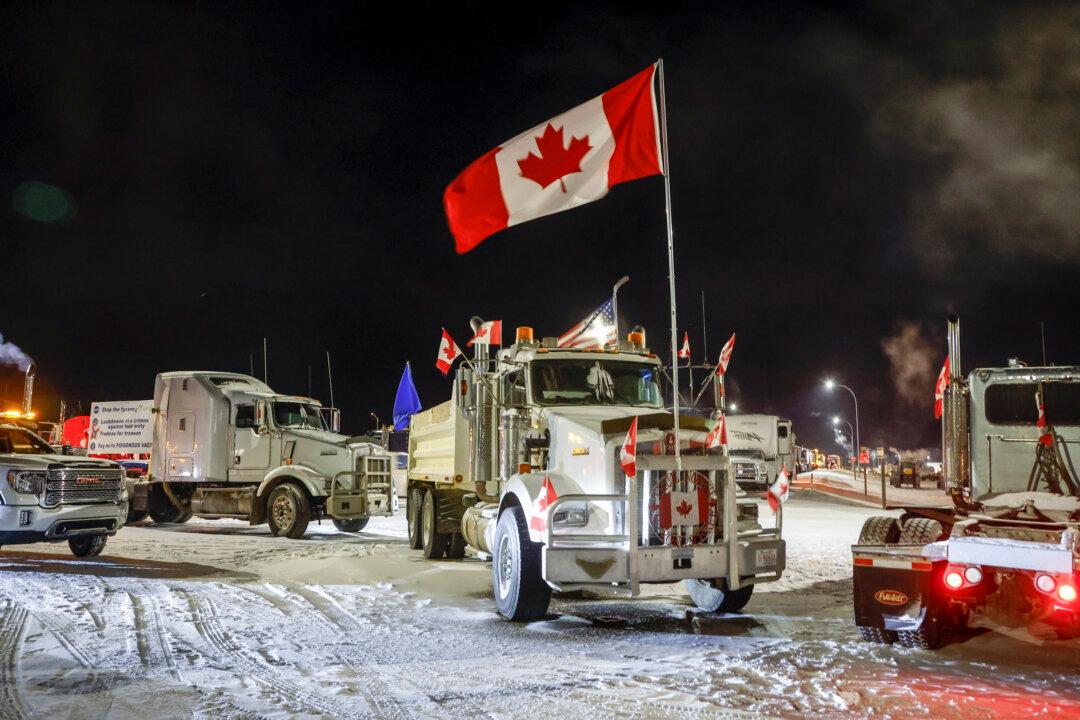 RCMP Adds More Officers as it Attempts to Clear Blockade at US-Canada Border