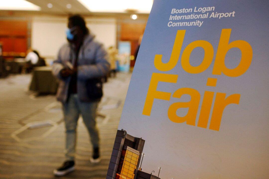 Fed’s Bullard Says US Unemployment Rate Can Go Below 3 Percent This Year