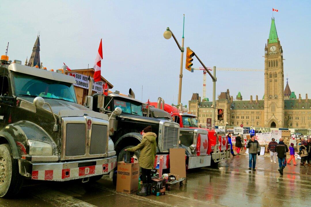 Saskatchewan Parliamentarians Show Support for Protesting Truckers in Ottawa