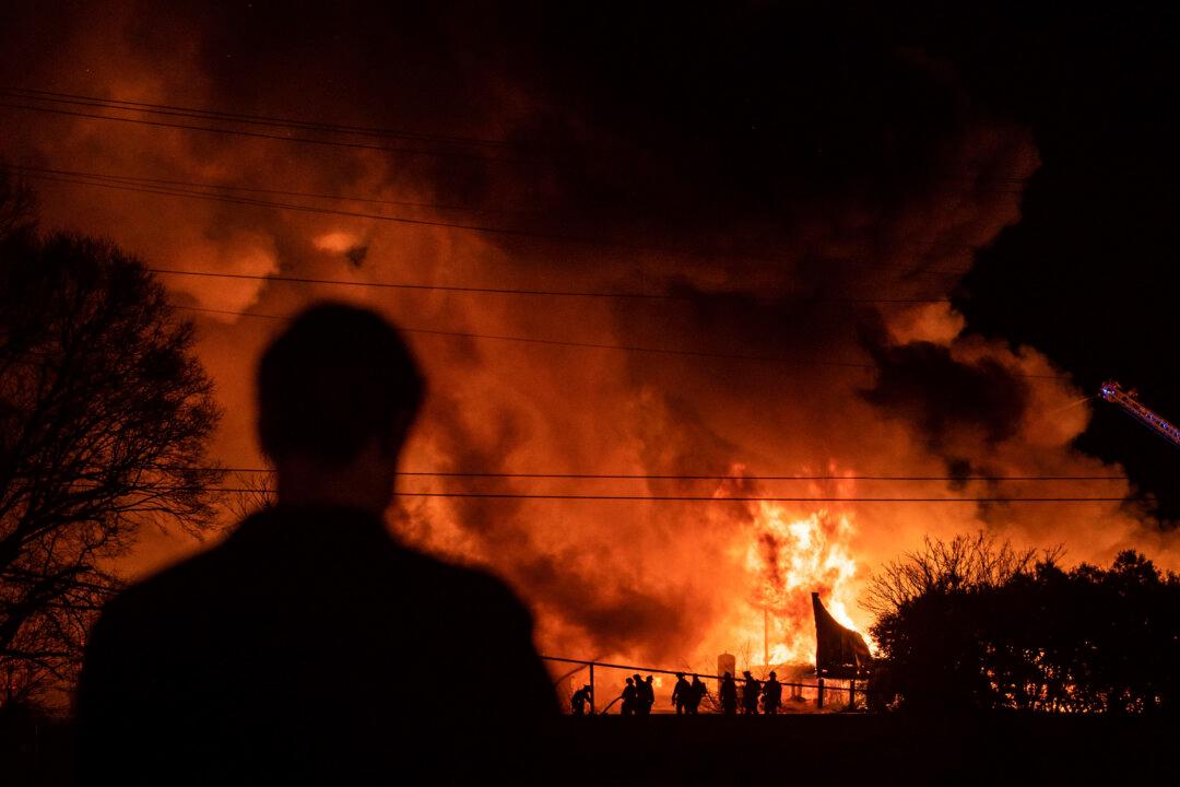 Thousands Evacuated as Fears Grow Blazing Fertilizer Plant May Explode