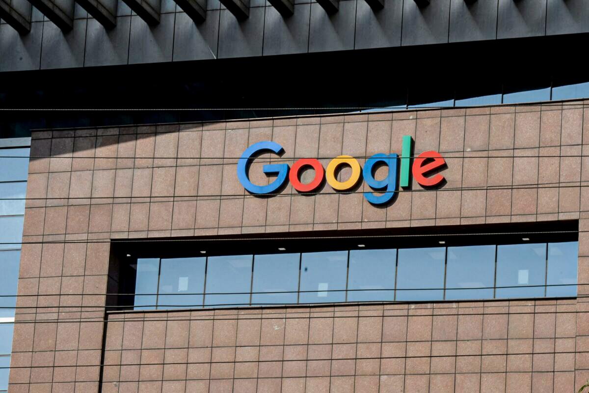 Google Faces Scrutiny From French, Russian Regulators