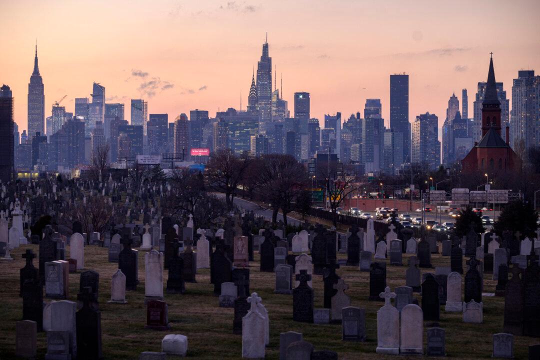 States Failed to Quickly Allocate First Round of Pandemic Relief, Watchdogs Say