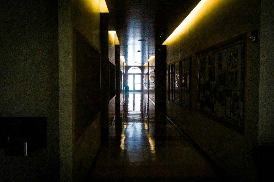 Middle School Assistant Principal Takes His Own Life on Campus