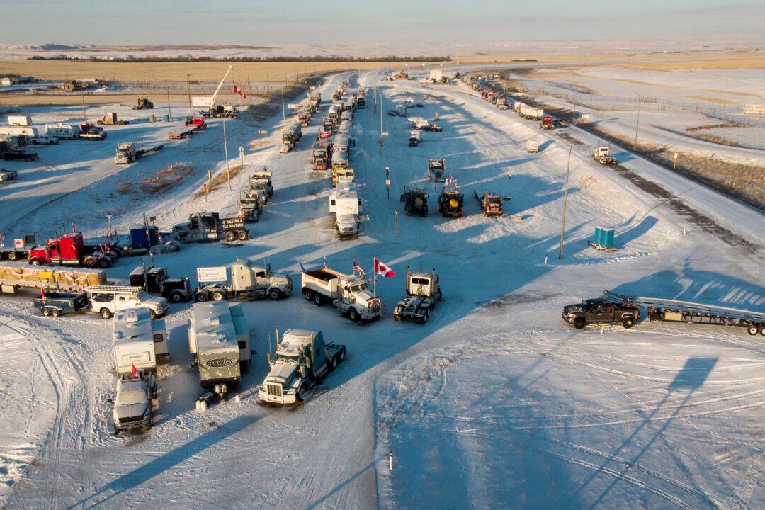Blockade at Coutts Border Crossing in Alberta Continues After Organizers Reverse Course