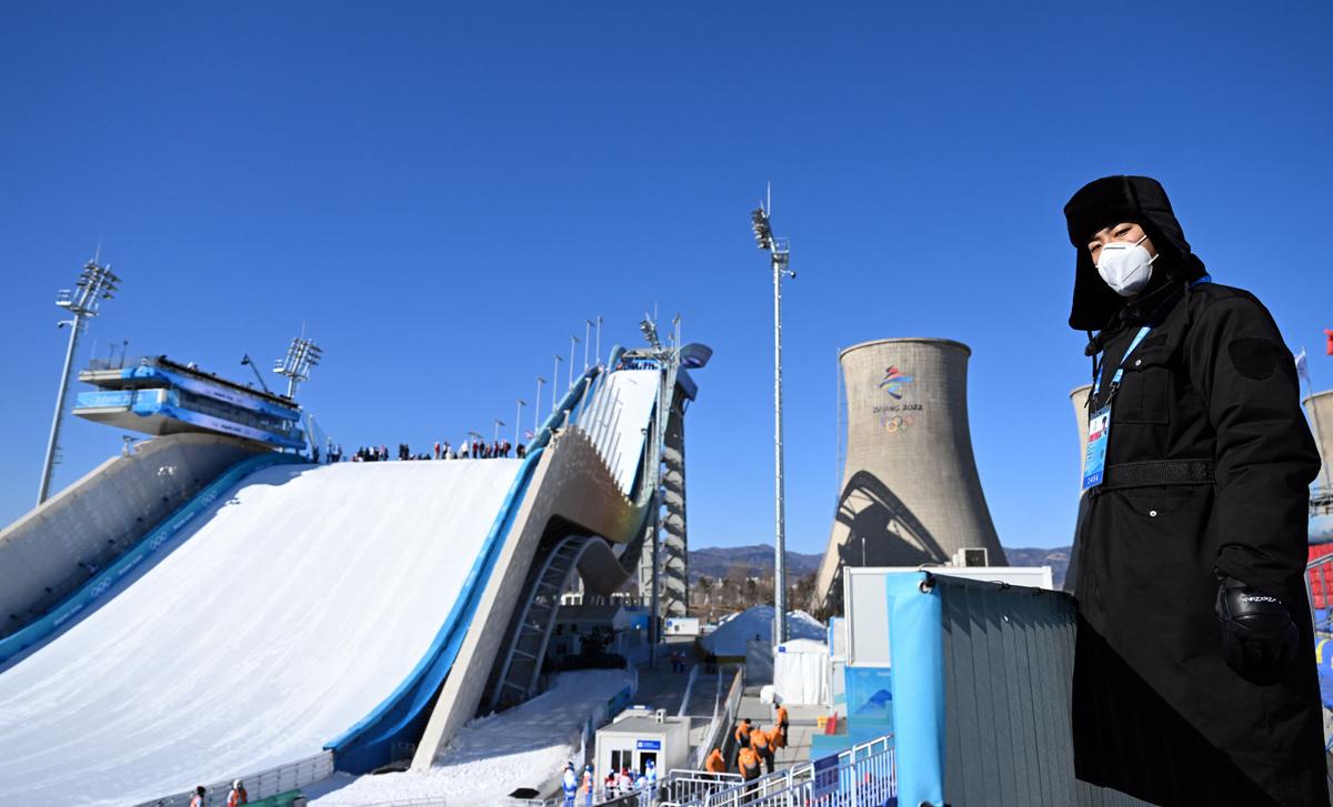 Dutch Reporter Dragged Away by Chinese Security on Live TV While Covering Beijing Winter Olympics