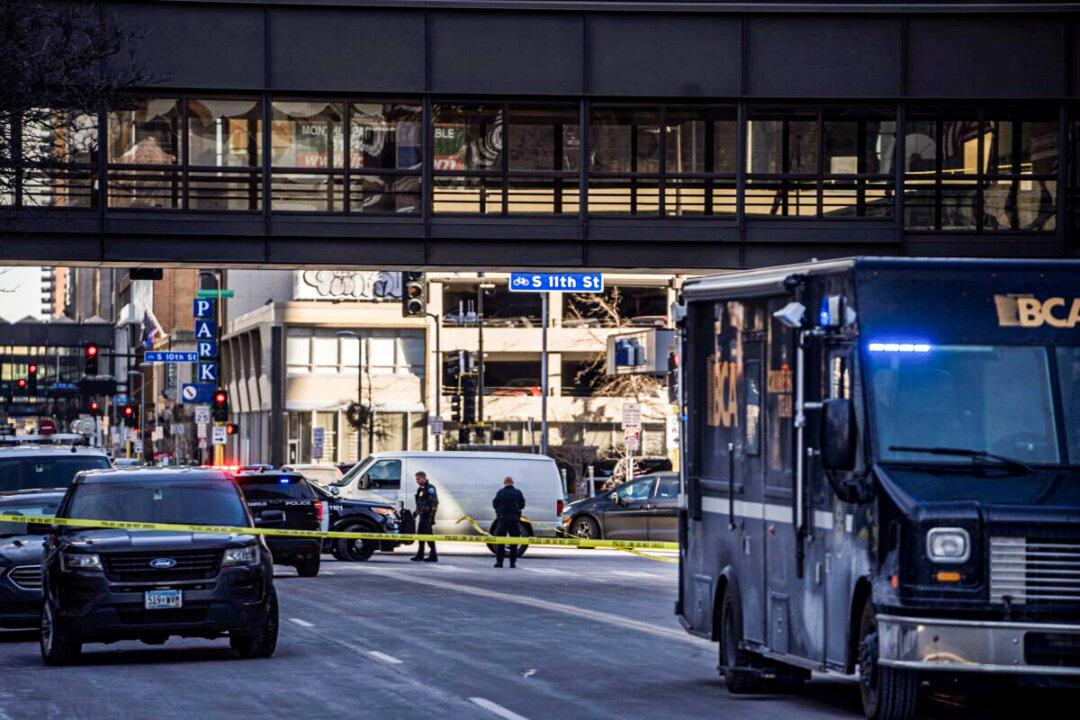 Minneapolis Officer Serving Warrant Kills Man in Apartment