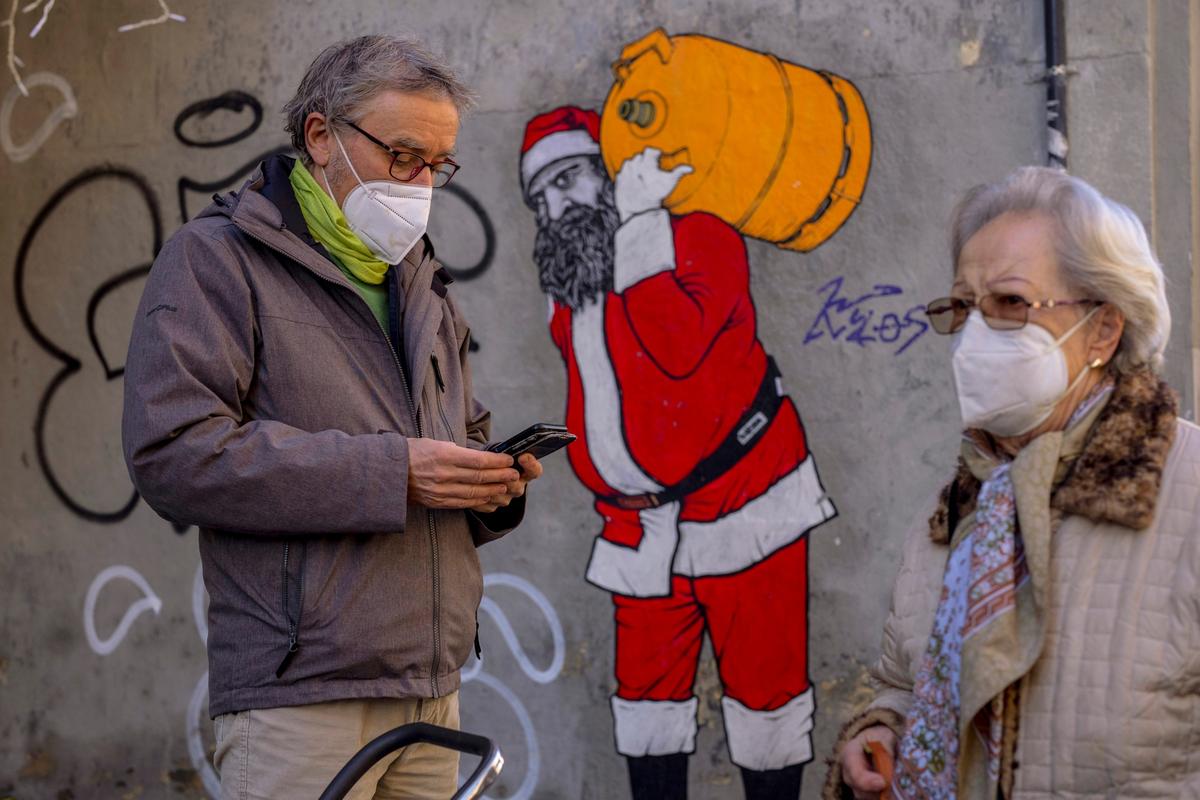 Spain to Drop Masks Outdoors