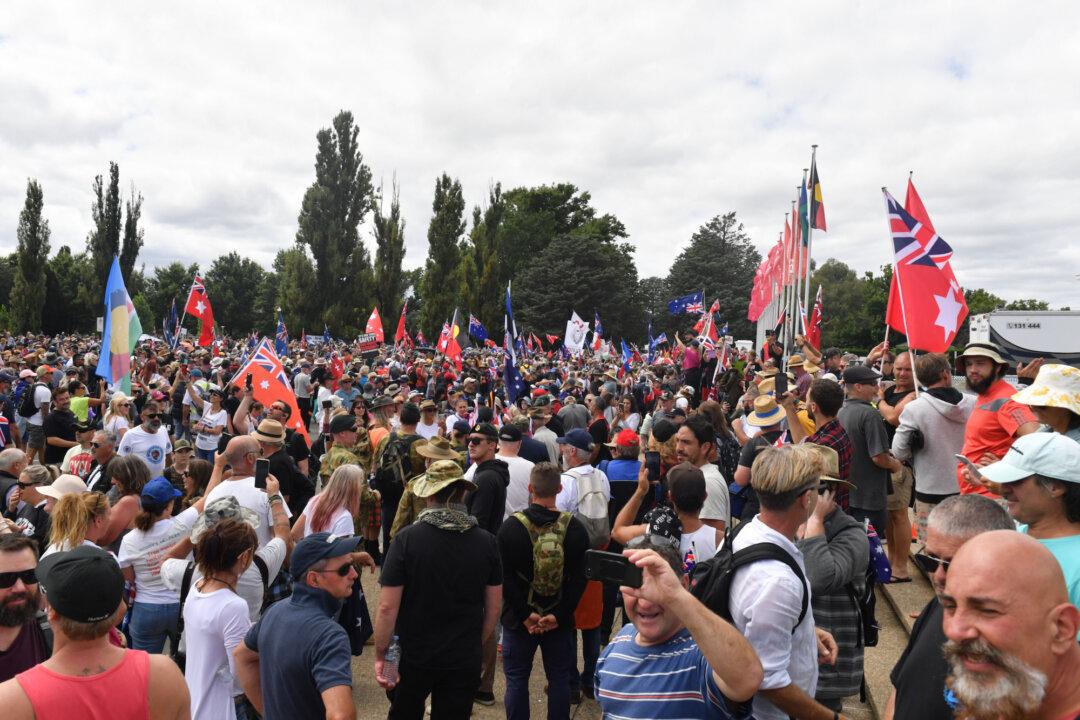 Australian Politician Joins Canberra Protest in Solidarity With Canada Truckers