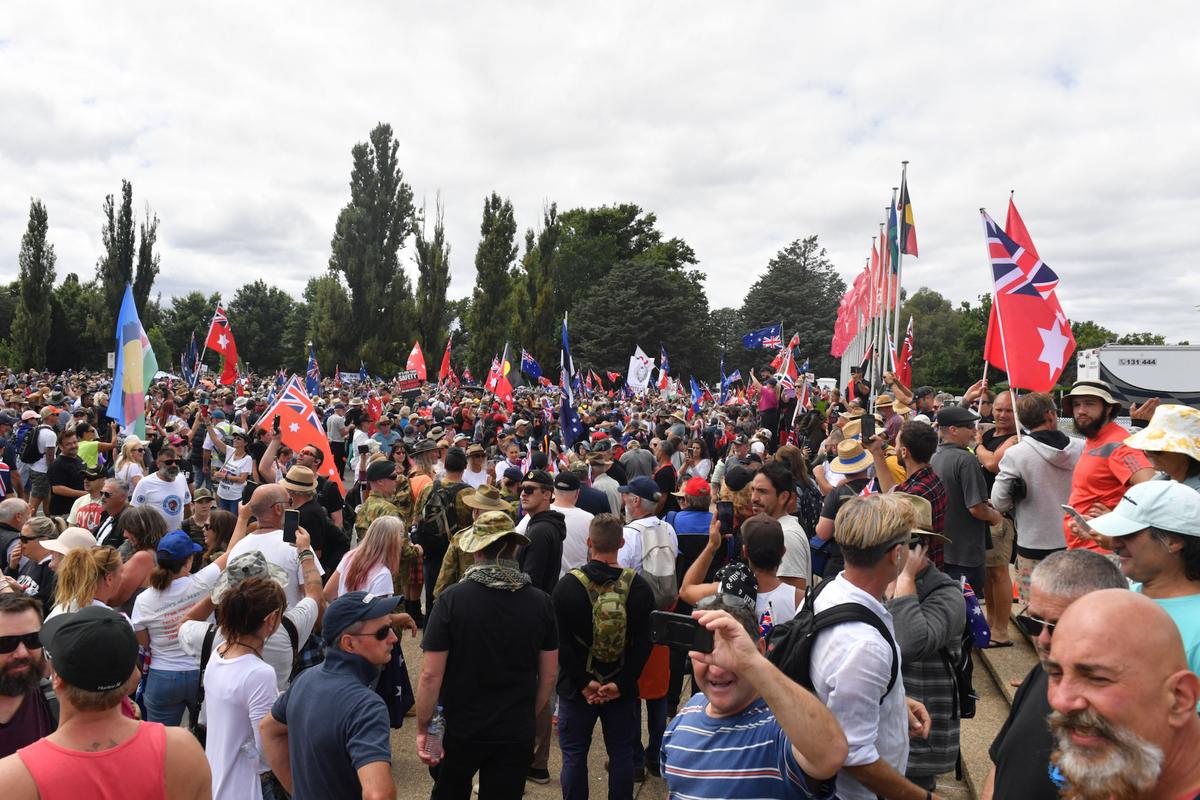 Australian Politician Joins Canberra Protest in Solidarity With Canada Truckers