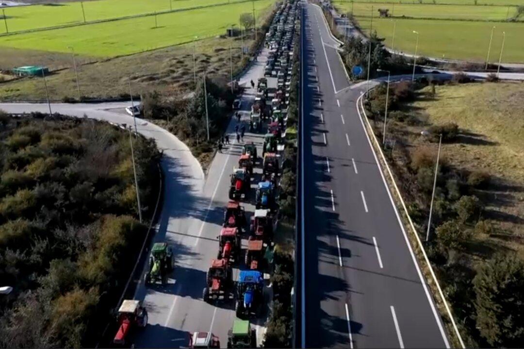 Hundreds of Greek Farmers Stage Tractor Protest on National Highway Against Soaring Energy Costs