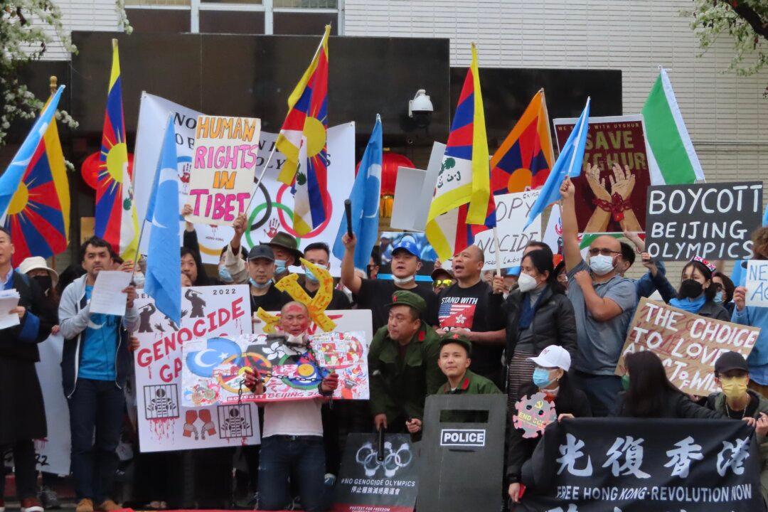 Human Rights Groups Protest Outside Chinese Consulate on Eve of Beijing Olympics
